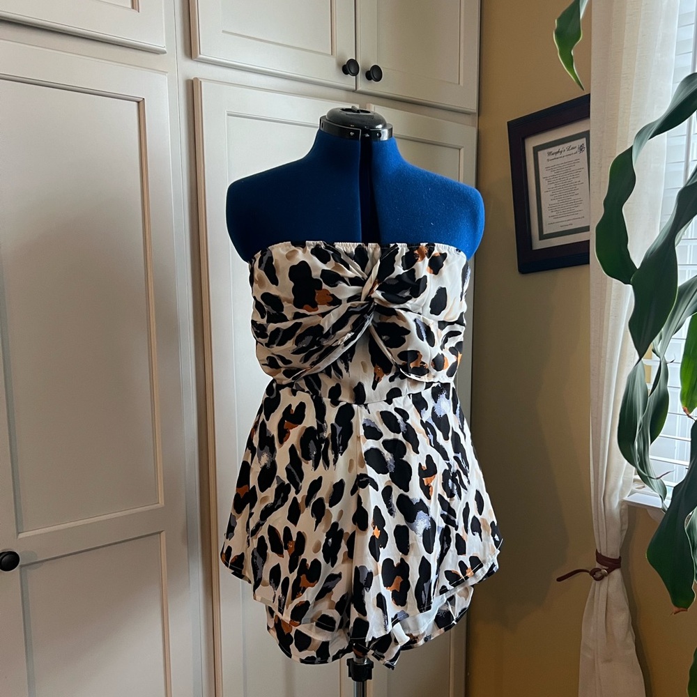 Fun Leopard Print Strapless Romper Sz L - Multi- Color. Tie back. Super cute!